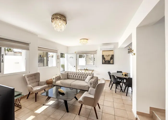 Antonieta 아이아 나파