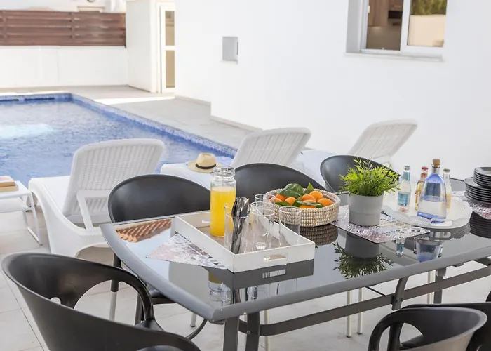 Antonieta 아이아 나파